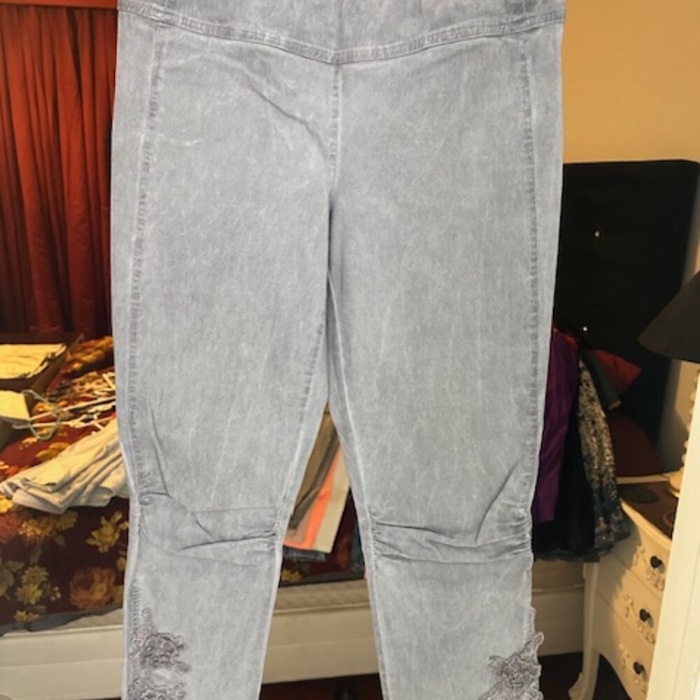Pants - Picture 7 of 10